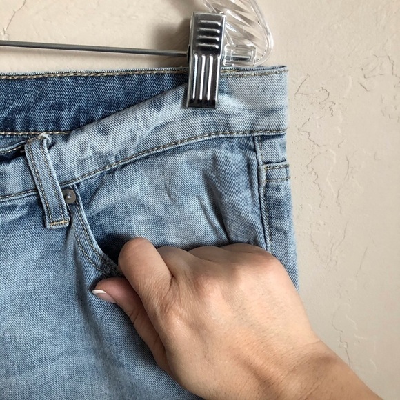 BDG Slim Boyfriend Distressed Denim Jeans - Picture 4 of 11